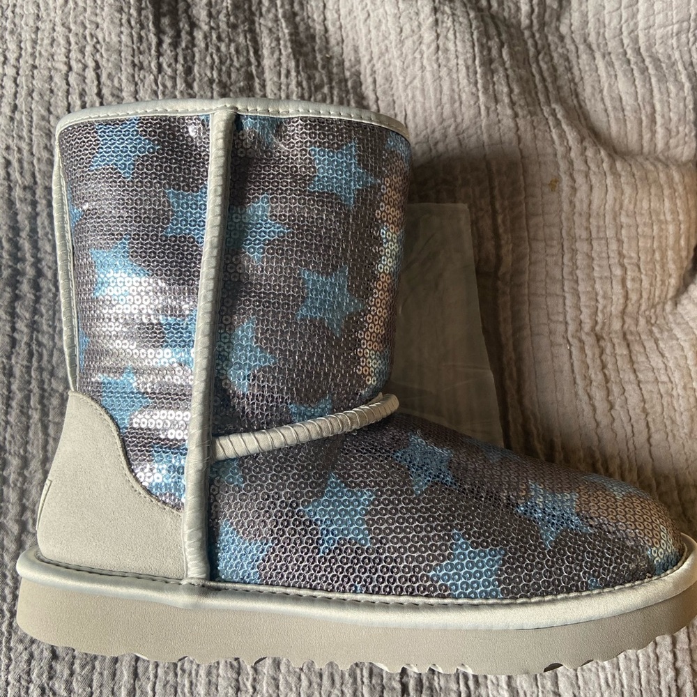 Kids classic short uggs!